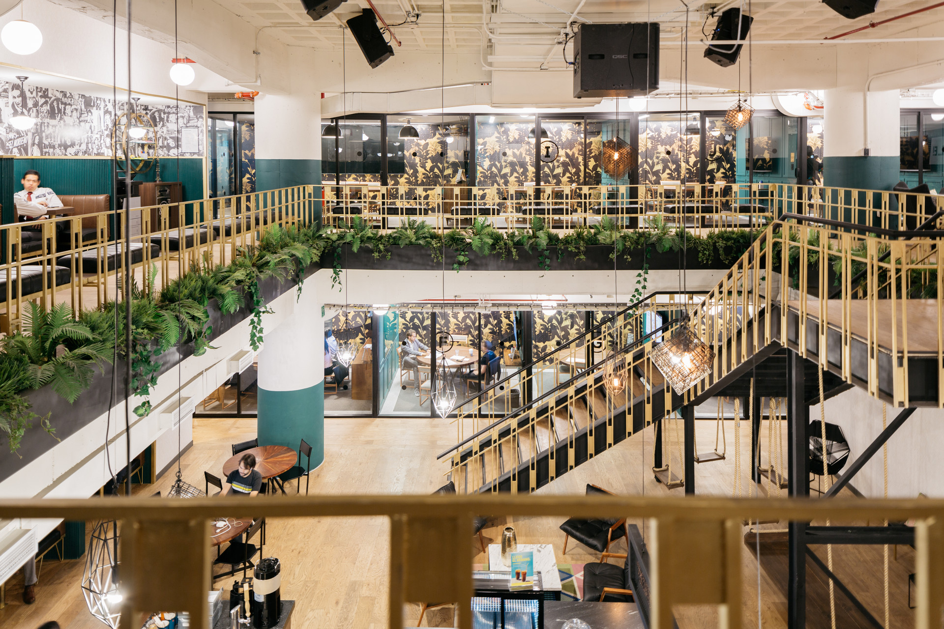 Montes Urales - coworking v Mexiku common space wework montes urales latam 08