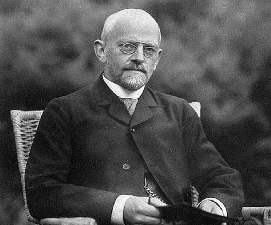 David Hilbert nastínil v roce 1900 23 otázek matematiky k řešení. Až na jednu jsou vyřešeny všechny david hilbert