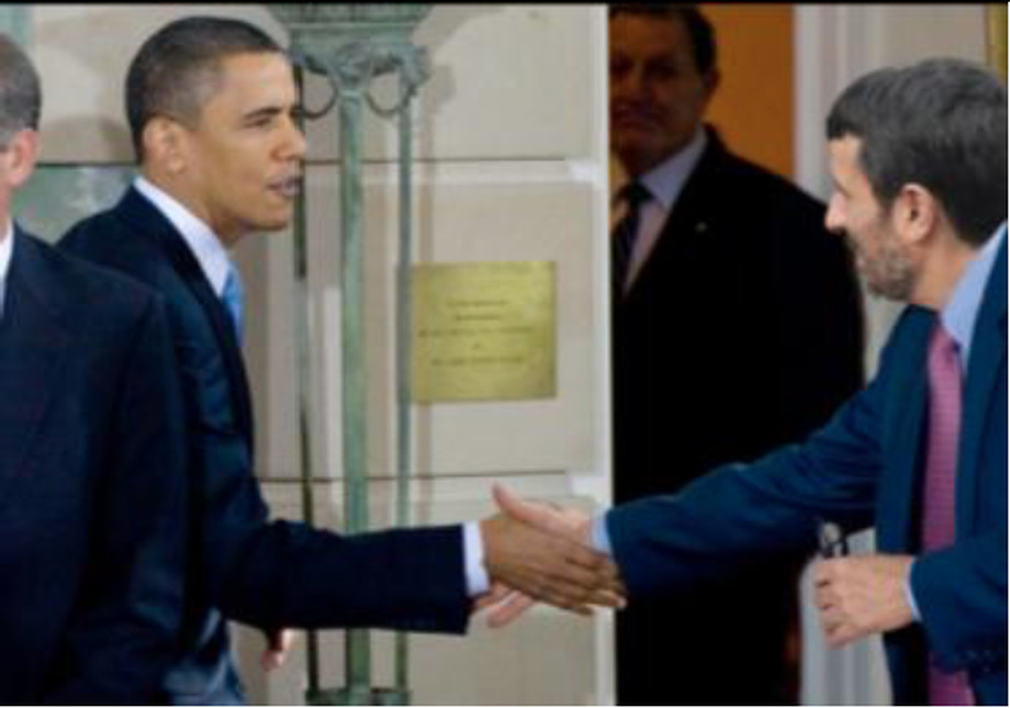 Lidé si zapamatovali, jak si Obama podal tuku s Ahmadínežádem. To se nikdy nestalo obama ahmad