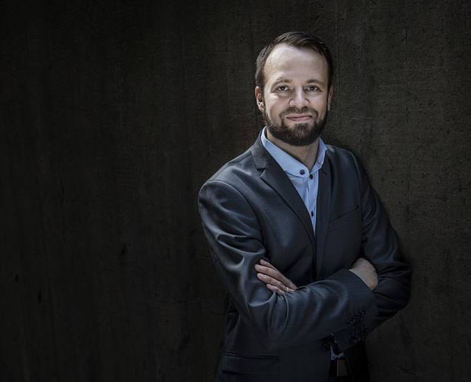 Velmistr paměti Mattias Ribbing doporučuje vizualizaci. Zážitek vytvořený v mozku. Díky němu si zapamatujete i to, co se nestalo pametar
