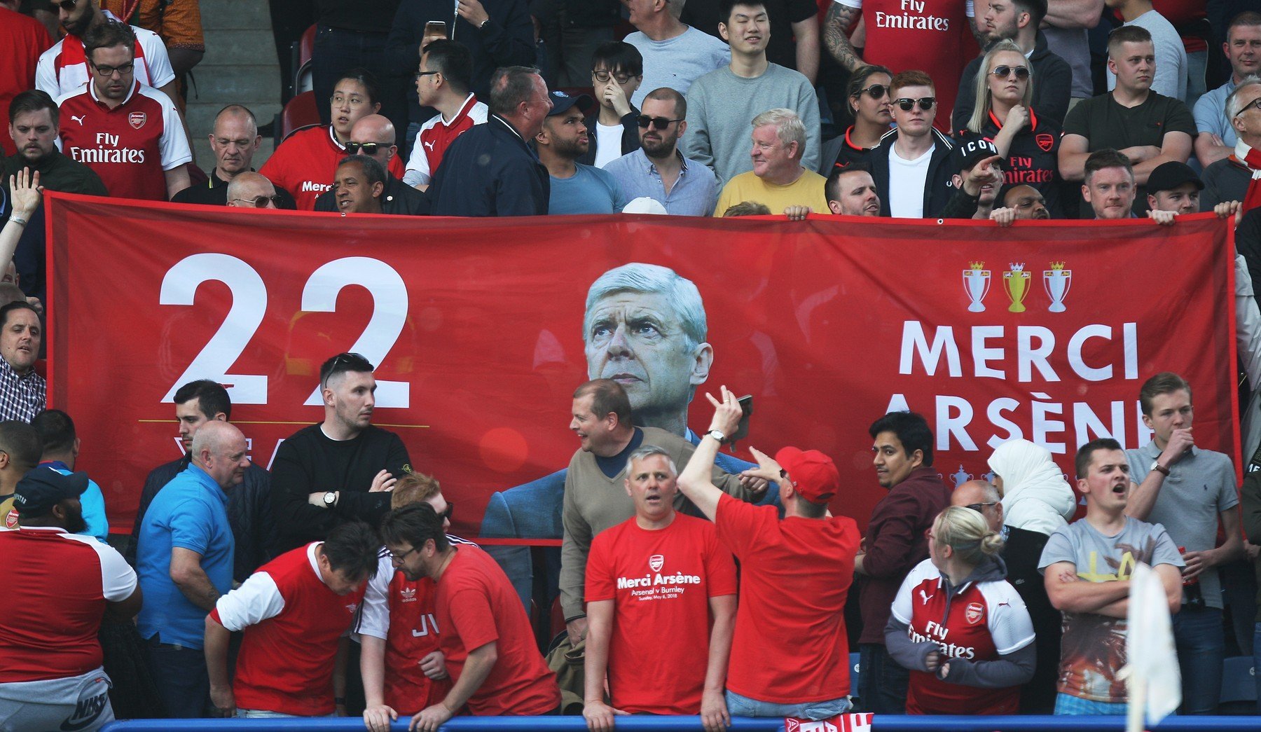 Huddersfield Town v Arsenal, UK - 13 May 2018 Fans thank Arsenal manager Arsene Wenger ahead of his last match in charge Huddersfield Town v Arsenal, UK - 13 May 2018 wenger arsenal