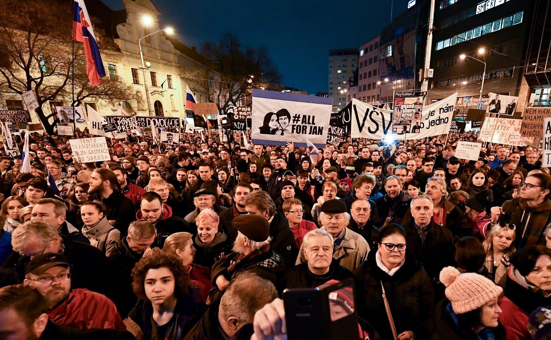 Vražda Jána Kuciaka odstartovala na Slovensku změny ve vládě. Změnil se premiér, rezignovali už dva ministři vnitra a nyní i policejní prezident kociak