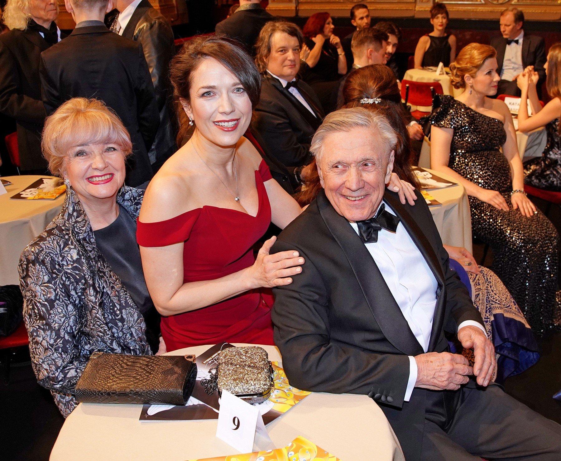 Carmen Mayerová, Tereza Kostková a Petr Kostka na slavnostním vyhlášení cen Thalie 2017 kostka