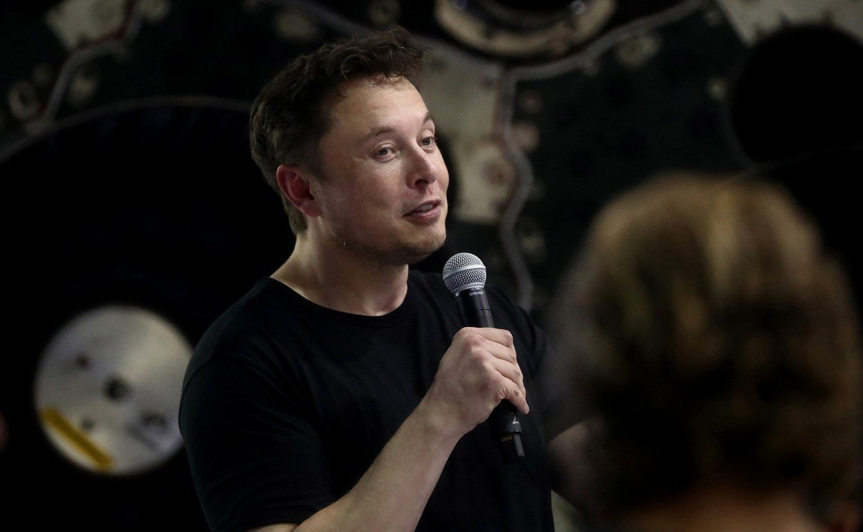 Elon Musk nemá koloběžky moc rád - ale možná se fanoušci Tesly dočkají elektrokol. musk 0387175241