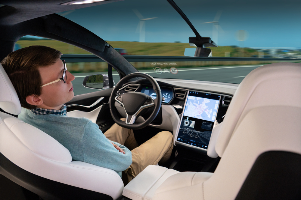 Pokud auto neřídí člověk, kdo bude zodpovědný za "rozhodování", zda přejet souseda, nebo ohrozit dítě v dětské sedačce? samoridici auto 1171593577