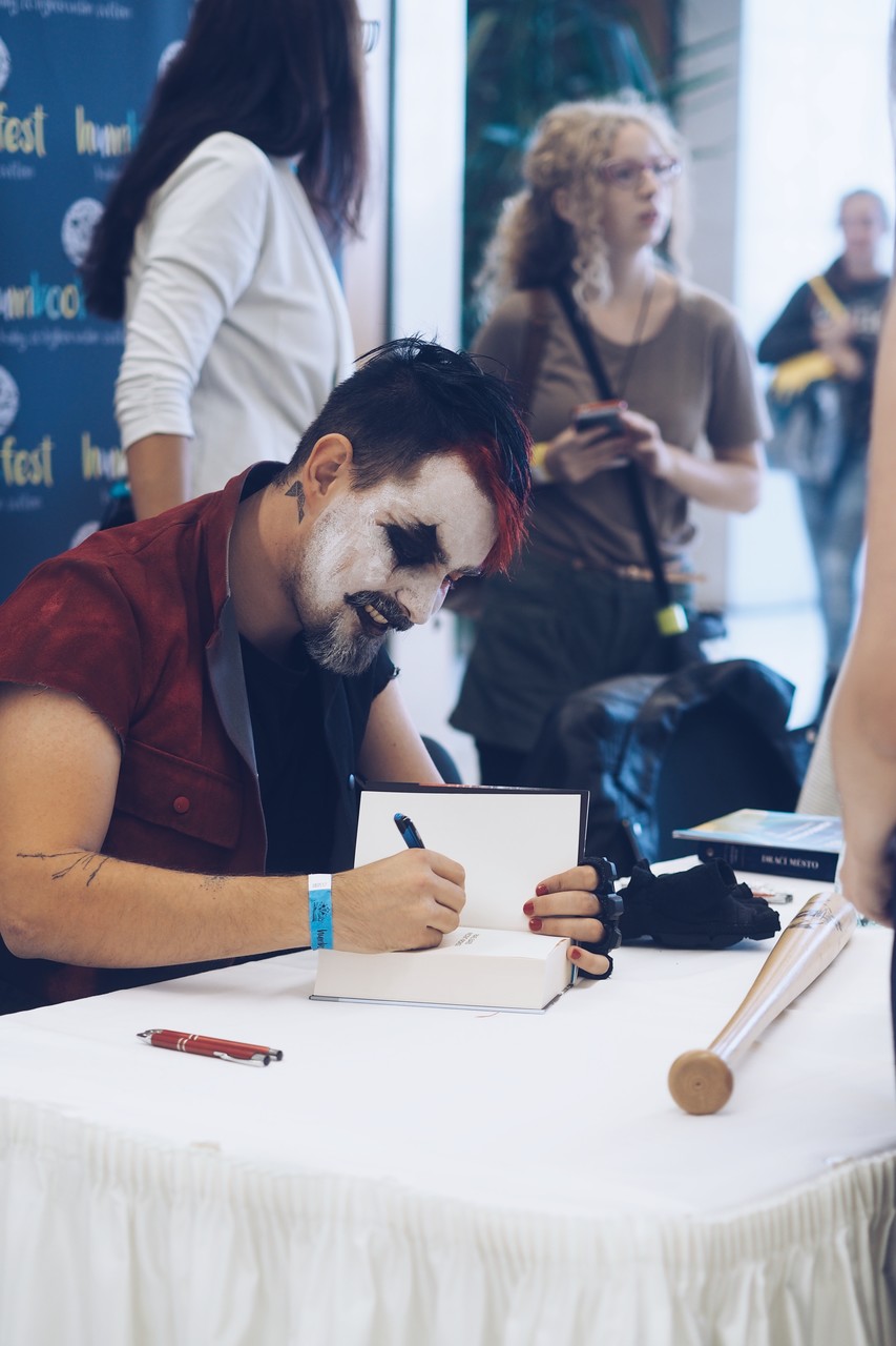 Pavel Bareš, autogramiada Humbookfest pavel bares autogramiada humbookfest
