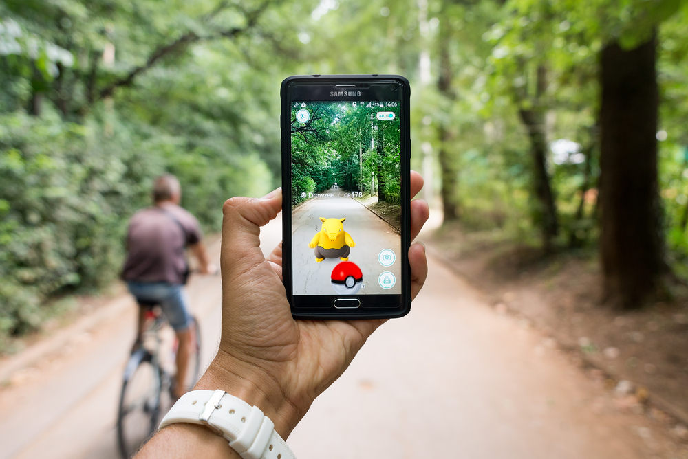 Pokémon Go je skvělým příkladem propojení reality a někým naprogramovaného online světa pokemon