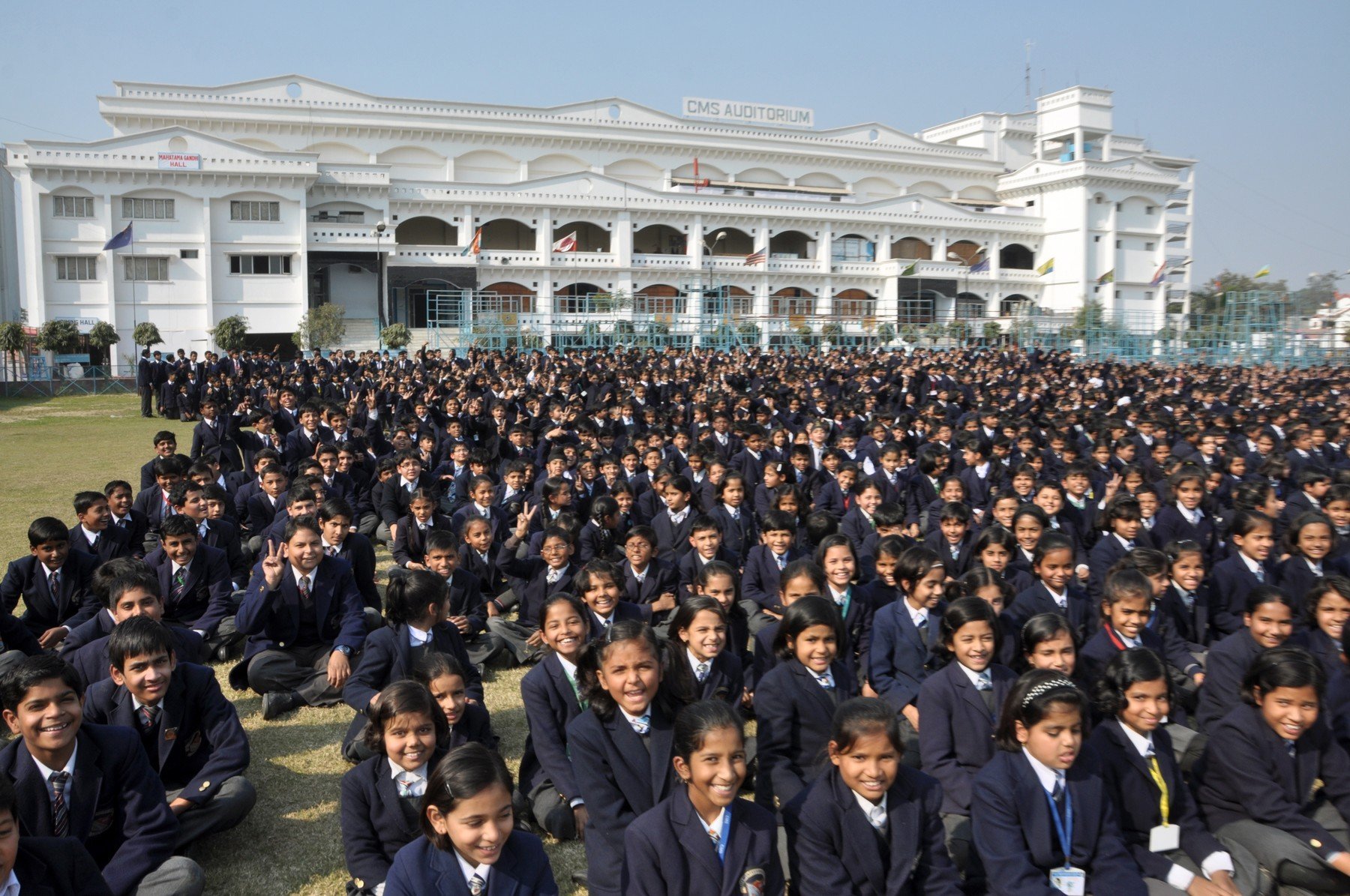 The City Montessory School v Lucknow v Indii je největší školou na světě co do počtu studentů. Má více než 32 000 studentů montesori indie
