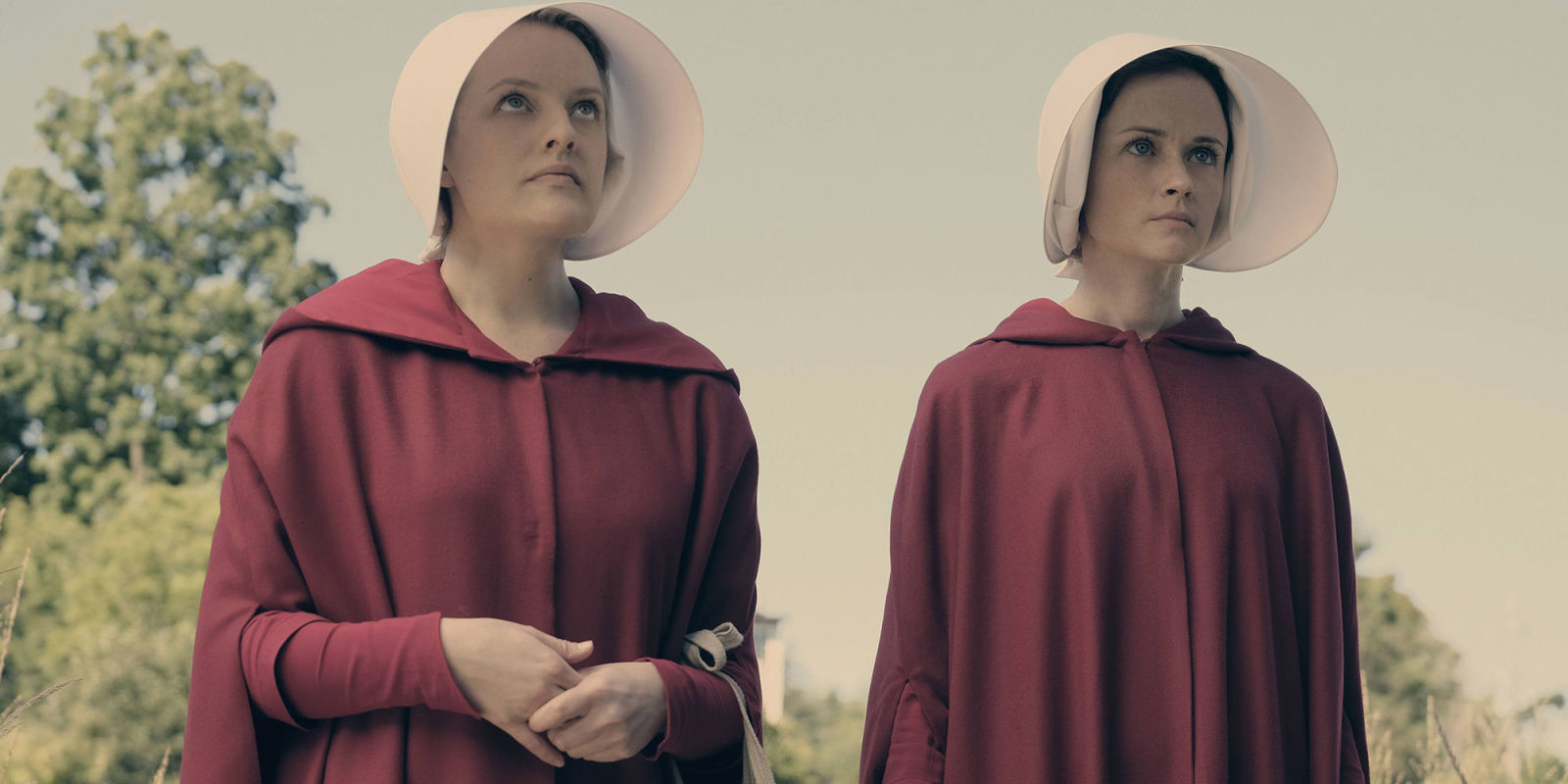 Mrazivý seriál Příběh Služebnice je i přes své dystopické ladění modelovým příkladem pozitivní ženské hrdinky. handmaid