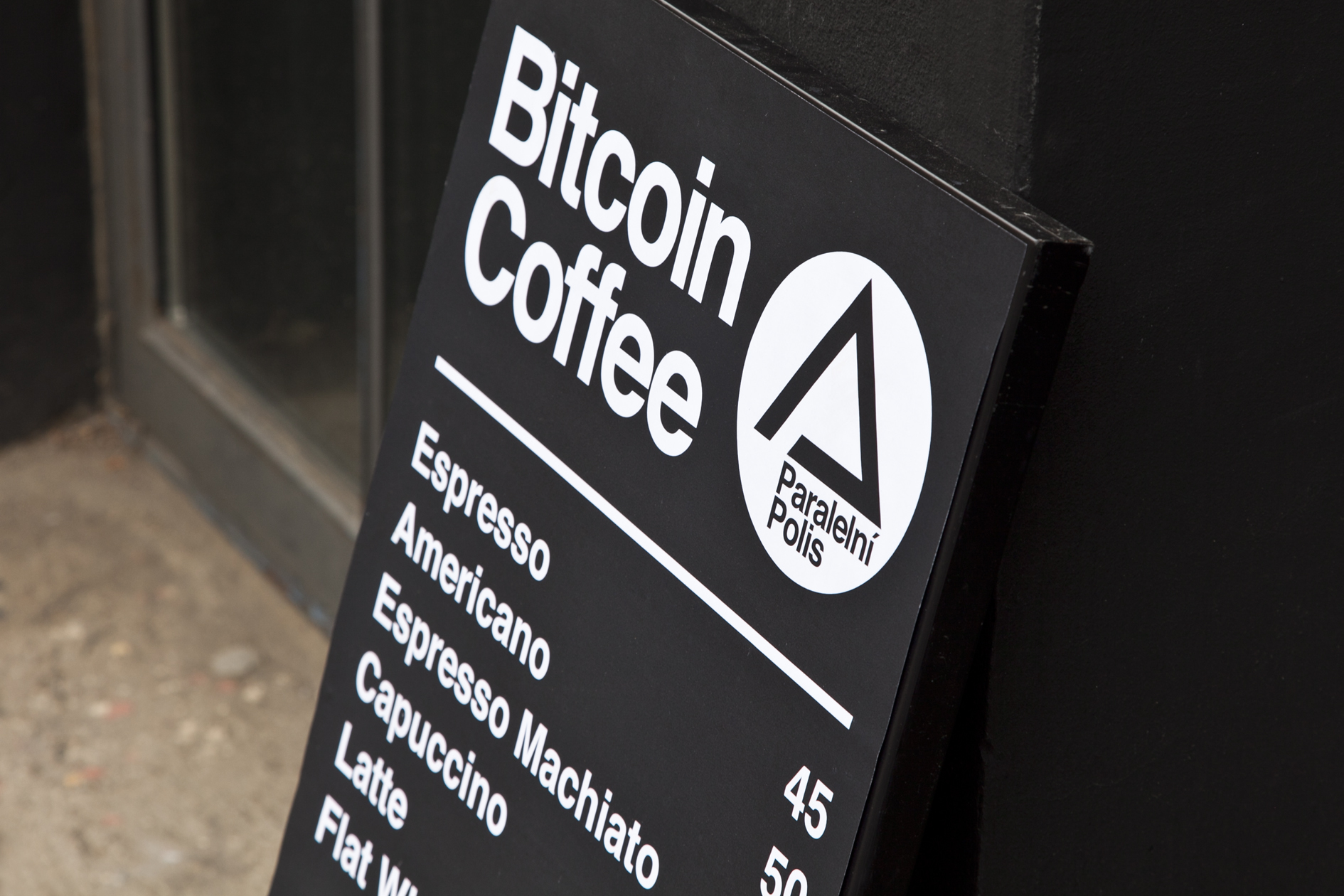 Když kryptokafe, tak jedině za kryptoměnu bitcoin cafe