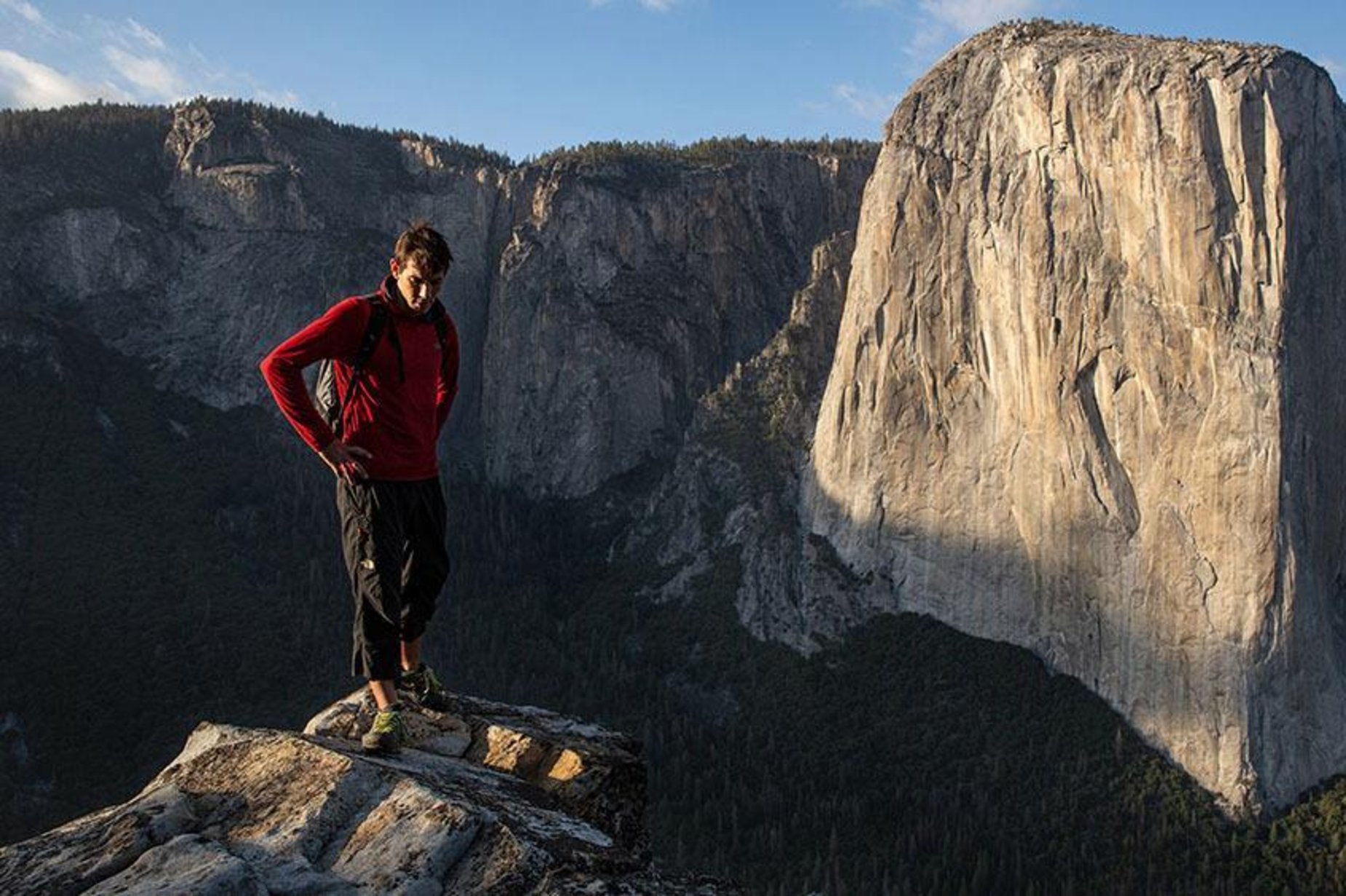Jeden z vrcholů filmu a z těch, který Honnold zdolal bez jakéhokoli jištění (a asi i pojištění) free honnold 2