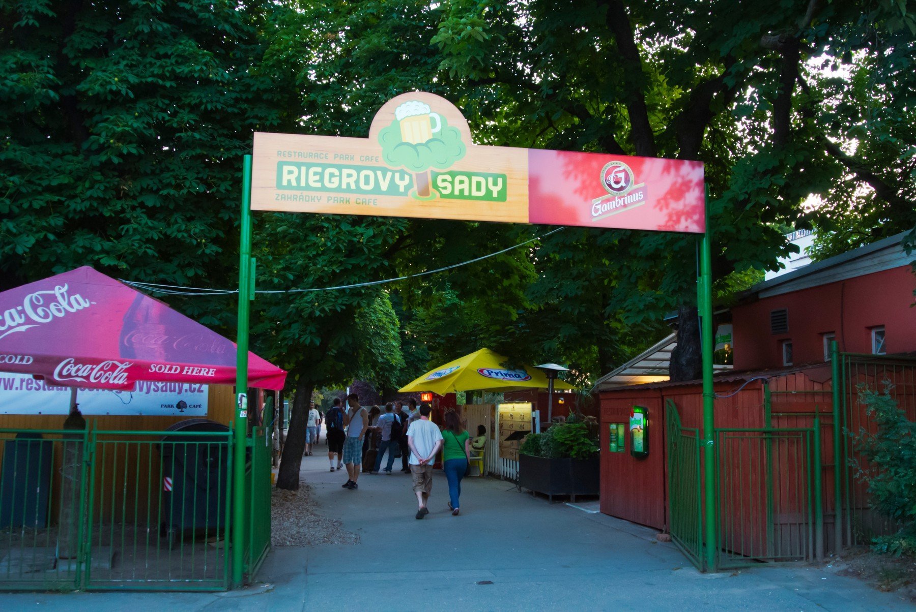 Vchod za časů, kdy jím ještě lidé vcházeli riegrak 0182185310