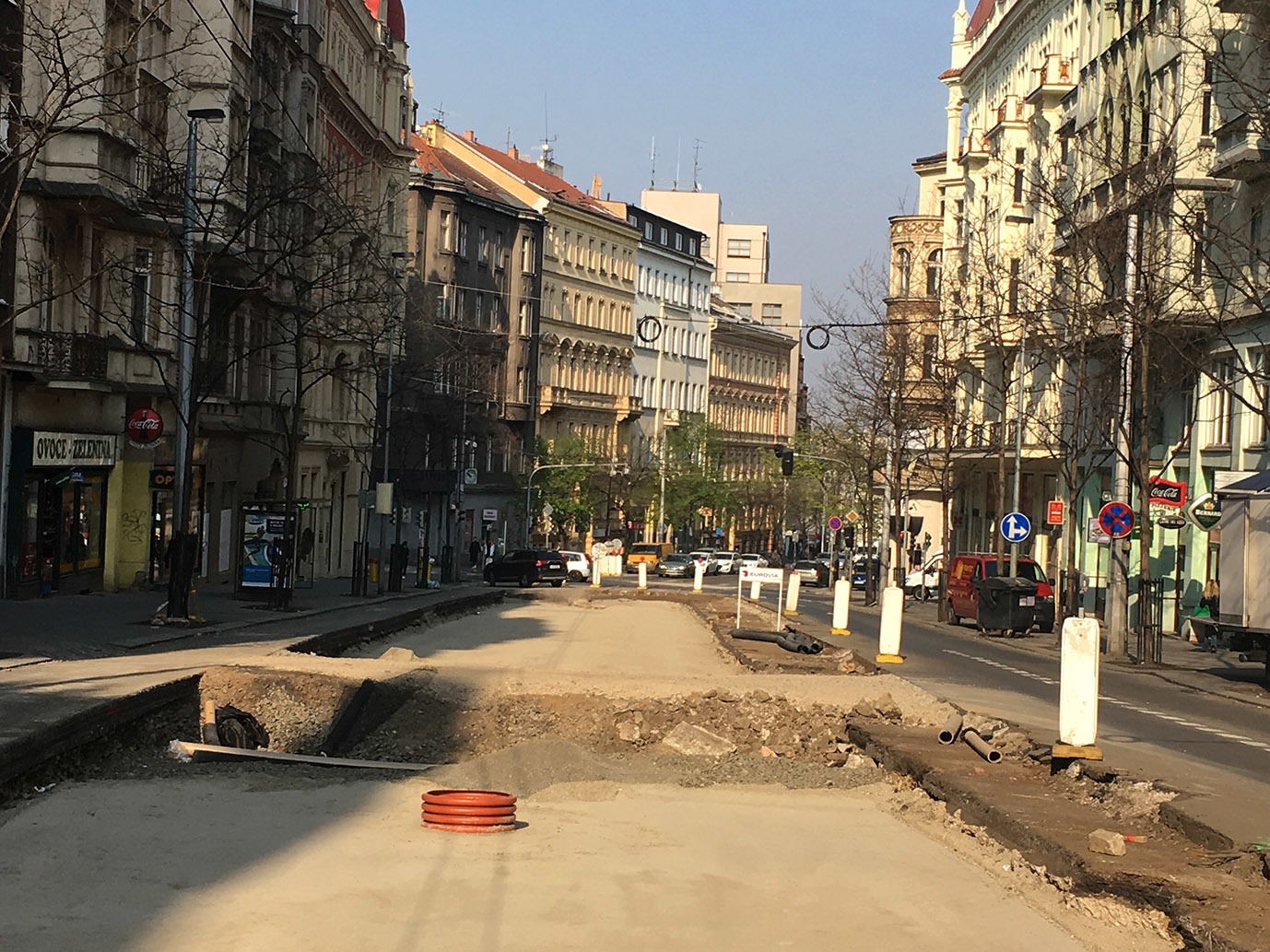 Pokud to vyjde, skončí oprava Vinohradské v polovině července. A za dva roky se rozkope zase vinohradska 2