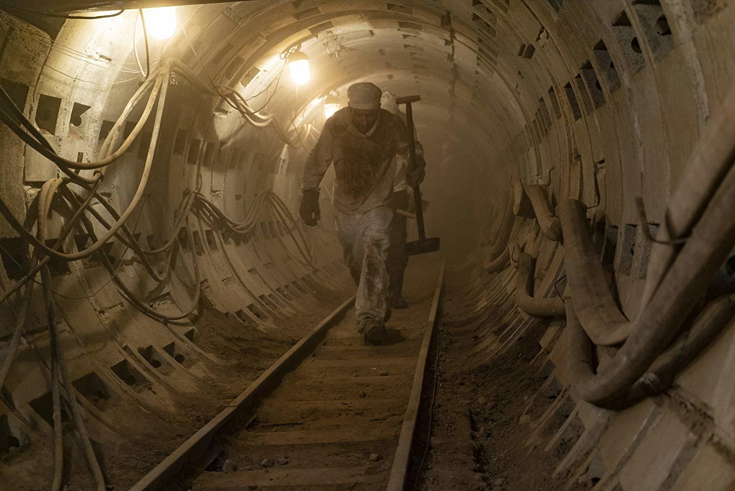 Ze scén, ve kterých si jdou pracovníci elektrárny na smrt, mrazí. Nebo spíš žhaví... cernobyl 2