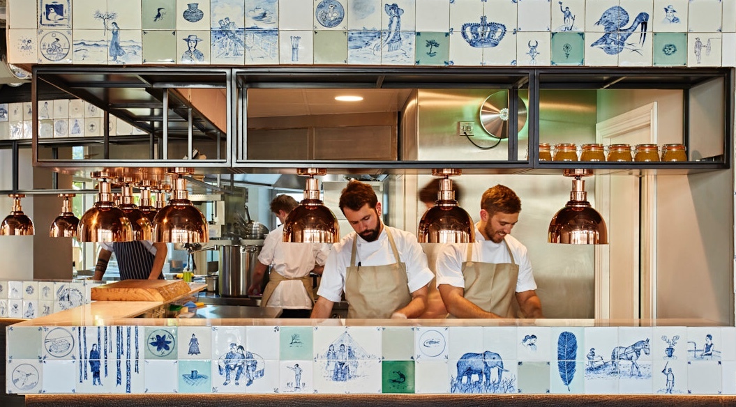 Deset procent zaměstnanců kuchyně musí pocházet ze znevýhodněných podmínek, například z řad bezdomovců conduit restaurant