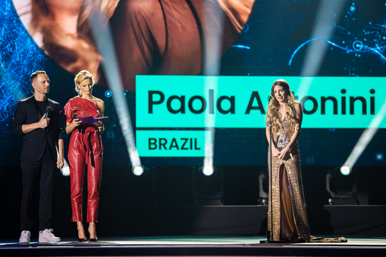 Brazilská modelka děkuje svým fanouškům na vyhlášení cen gsa 2019 02447