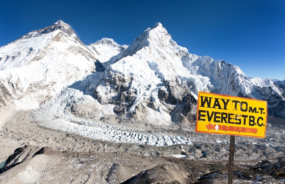 Základní tábor z tibetské strany? Jedině na povolení. A pouze pro ty, kteří vylezou až nahoru na horu mont everest 268899500
