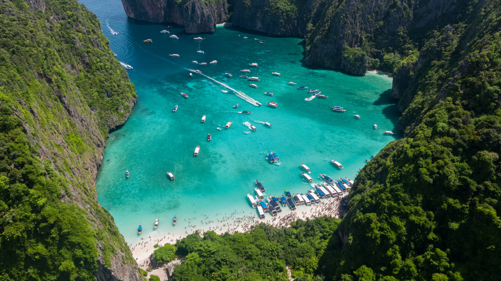 Na Maya Bay se letos podíváte jen z hodně velké dálky. Nebo můžete zkusit film thajsko 1094453348