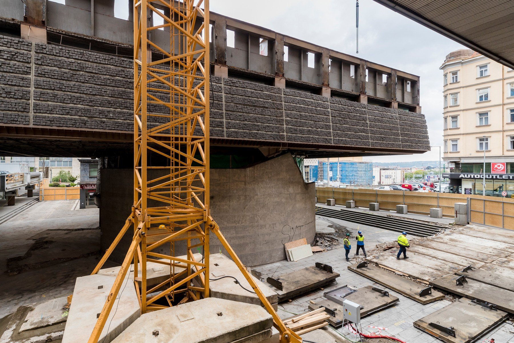 Demolice Transgasu je v plném proudu. Majitelům stačil posudek, že budova sem prostě nezapadá transgas 0434905089