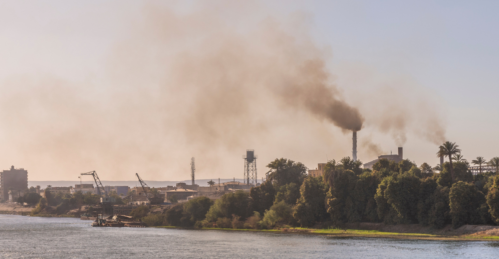 Nejhorší znečištění panuje ve "třetích zemích", jako třeba zde v Egyptě. Je to důsledek toho, že chtějí dohnat rozvinutý Západ znecisteni egypt 1379087963