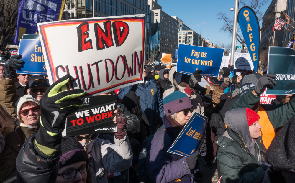 Kdo v ulicích neprotestoval proti shutdownu, ten zřejmě doma visel na Pornhubu shutdown 1284059050