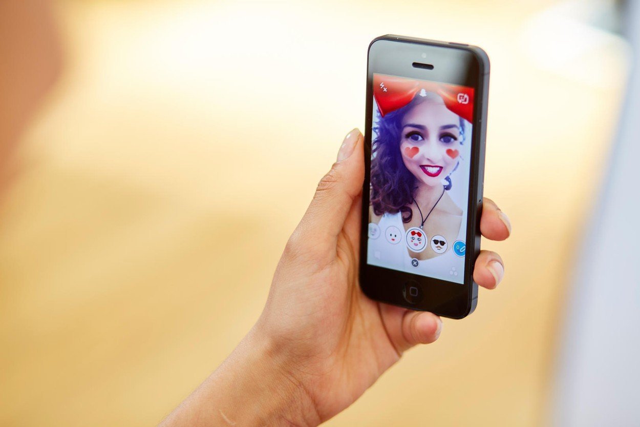 Na Snapchatu se toho opravdu moc nedovíte. Možná proto jeho zakladatel raději odstřihl od obrazovky i své nevlastní dítě snapchat 0303113299