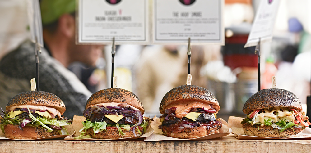 Udělat hamburger bez masa patří do kulinářského umění vegansky burger 1183049308