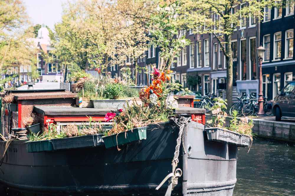 Ke kulturnímu dědictví Amsterodamu patří i kanály. Město je používá i jako součást dopravy amsterdam 686782423