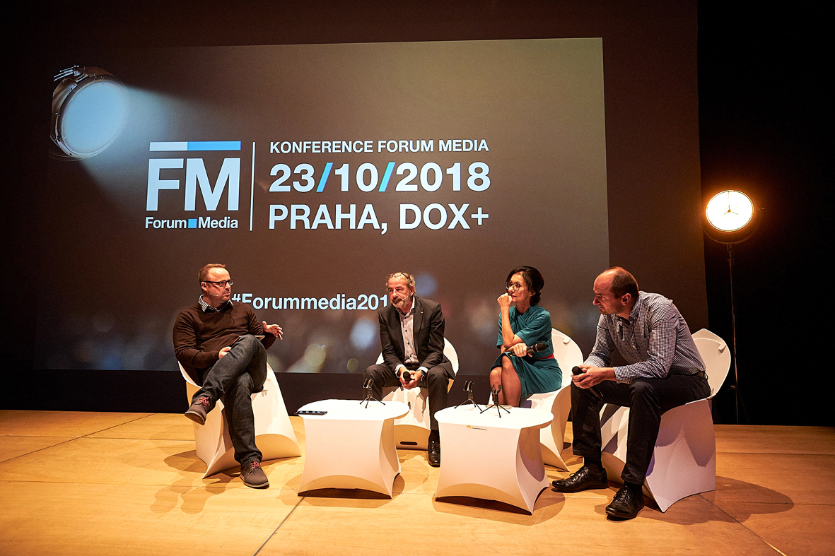 Z minulého ročníku, kde o budoucnosti mediálních domů diskutovali (zprava) Pavel Zima, ředitel exekutivy a komunikace Seznam.cz, Libuše Šmuclerová, generální ředitelka Czech News Center, a Michel Fleischmann, tehdejší prezident Lagardere. Debatu moderoval Ondřej Fér 5 forum media