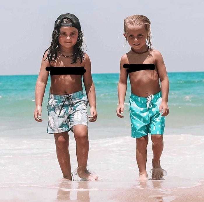 Zde je předmětná fotografie, kterou algoritmy Instagramu neviděly rády. Ani algoritmus to někdy nemá jednoduché... instagram kluci