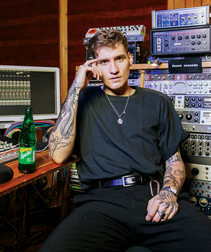 Nechápu ale, jak mohou někteří krmit internet dalším a dalším hejtem, nenávistí a roznášet negativní vlnu, říká NobodyListen nobody studio