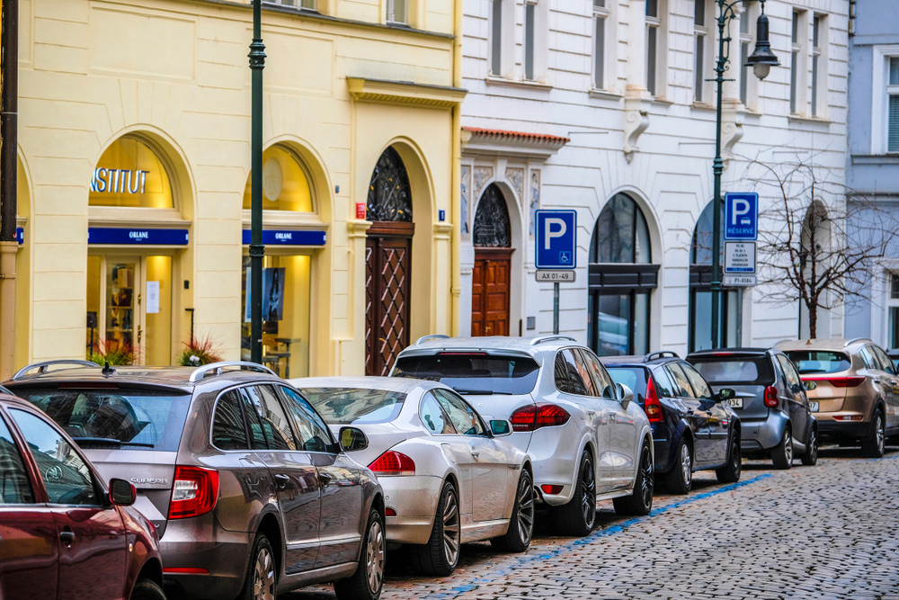 Pražské carsharingové služby parkovat na zónách můžou. Ale jen v době, kdy nejsou auta pronajatá praha zony 1235804371