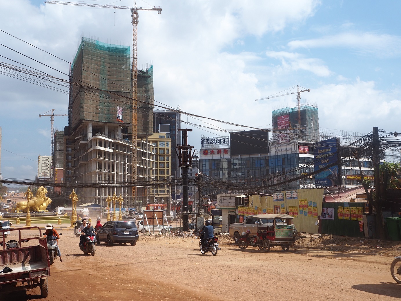 Sihanoukville. Bývalé rybářské město je jedno velké staveniště. Roste zde čínské Las Vegas kambodza 3