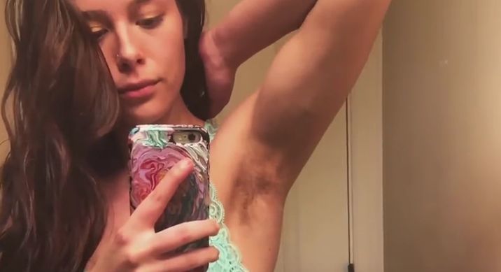 Morgan Mikenasová se s holením už netrápí neholena3