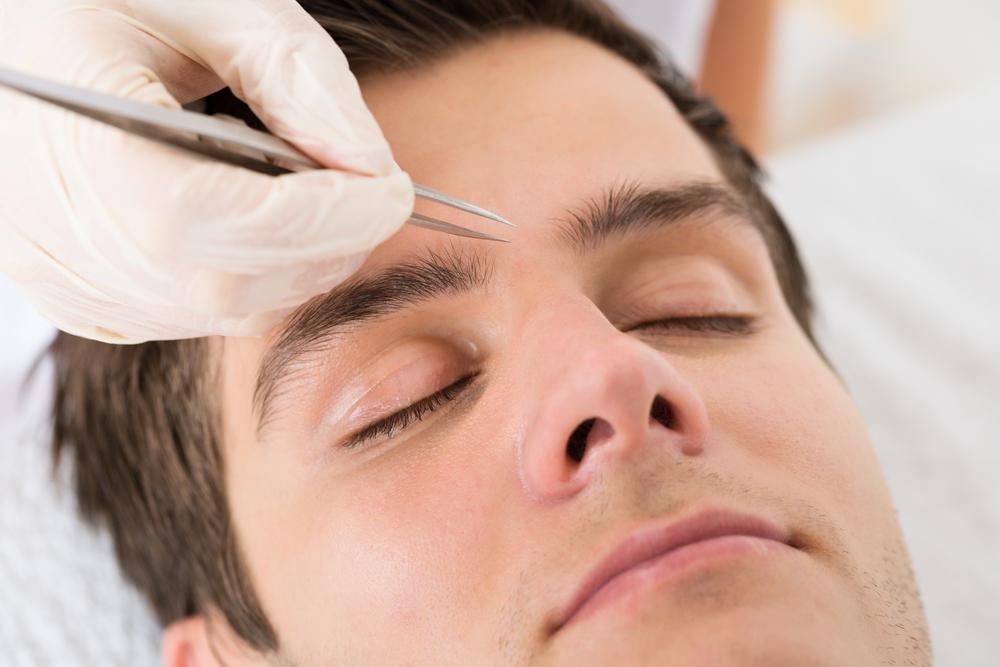 Vlastníci hustého obočí jsou především muži a i oni by o něj měli pečovat. oboci shutterstock 311043167