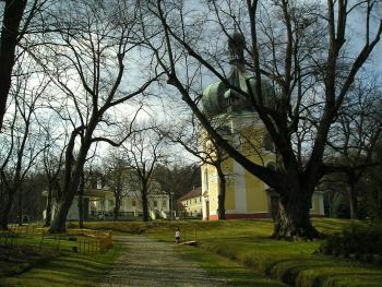 Poutní areál Lomec. (zdroj: blanet.cz) lomec