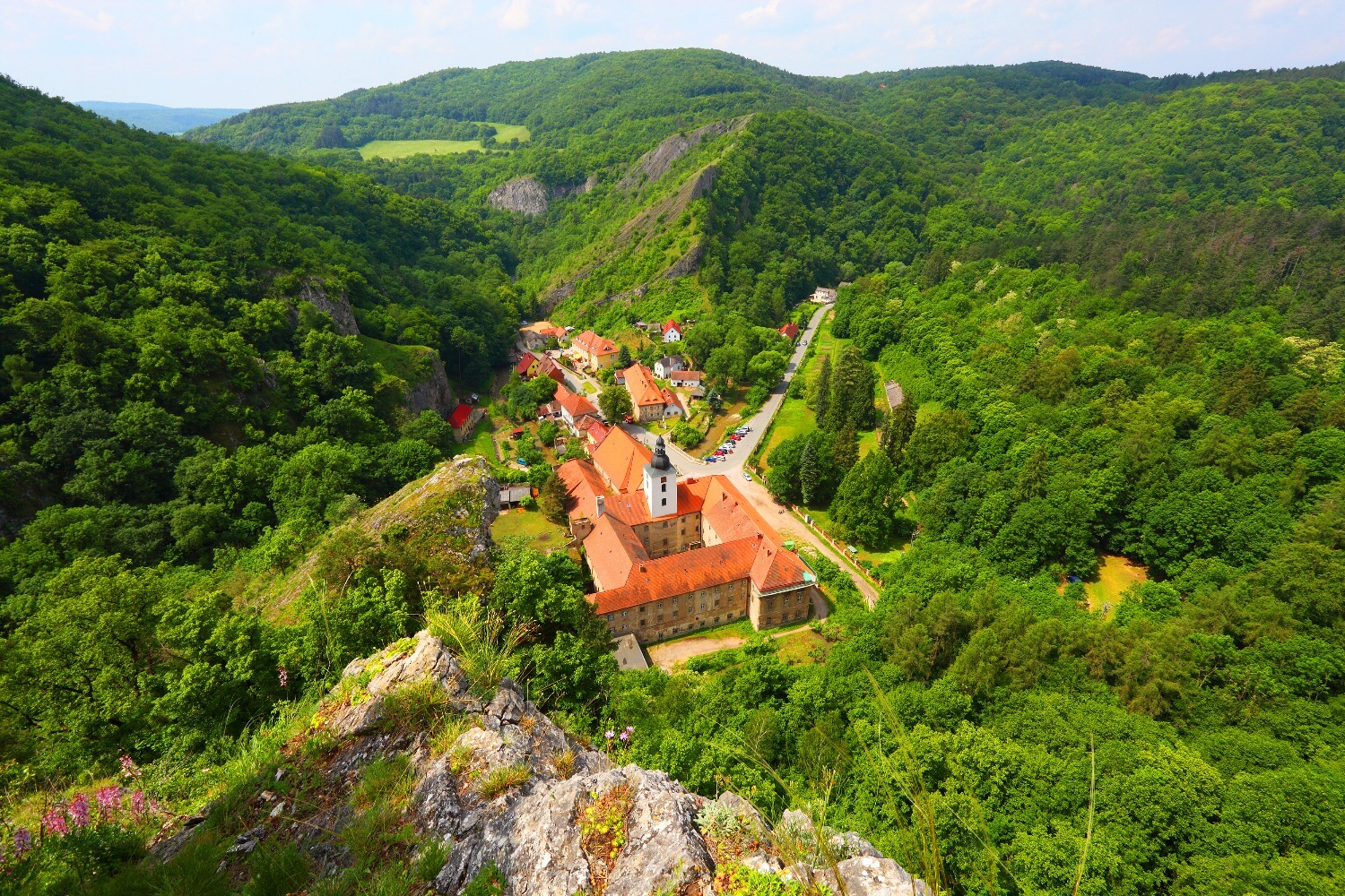 Svatý Jan pod Skalou. (zdroj: Shutterstock) m shutterstock 141663154
