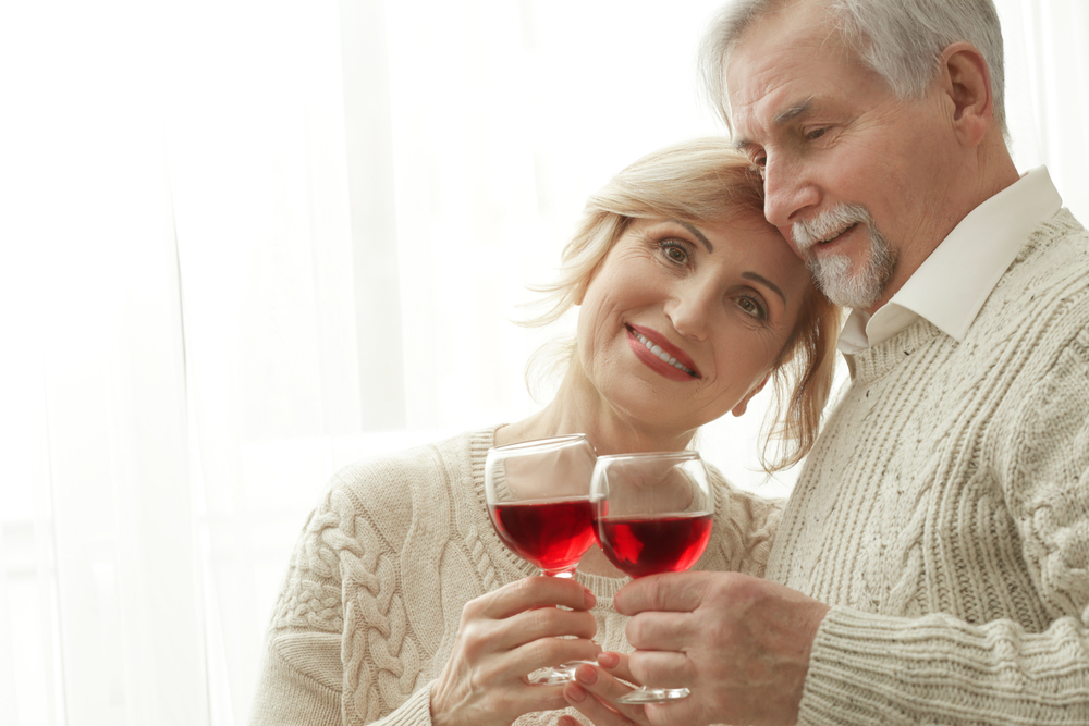 Před zahájením alkoholové terapie se poraďte s vaším lékařem. Ne každému může tato metoda léčby svědčit. piti vina shutterstock 640905448
