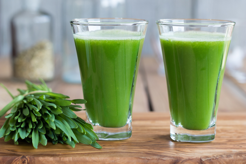 Chlorofyl obsažený v mladém ječmenu působí deodoračně a detoxikačně a potlačuje tak zápach potu. prirodni doping shutterstock 645956746