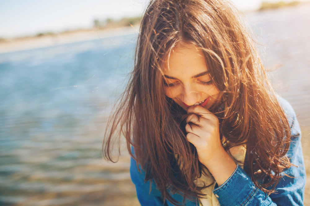 Ten, kdo sám sebe vnímá jako introverta, může mít potíže vzpomenout si na své vlastní extrémní chování shy shutterstock 332909624