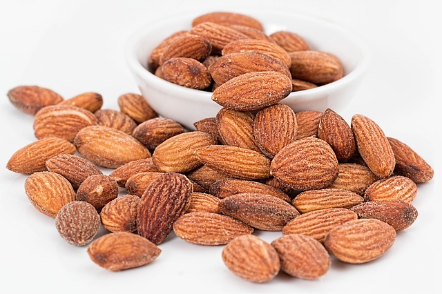 almonds 1768792 640