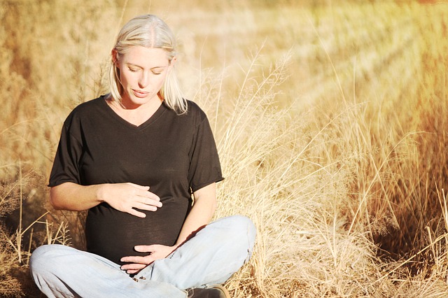 Činnost žláz ovlivňuje i technika dýchání. pregnant 775028 640