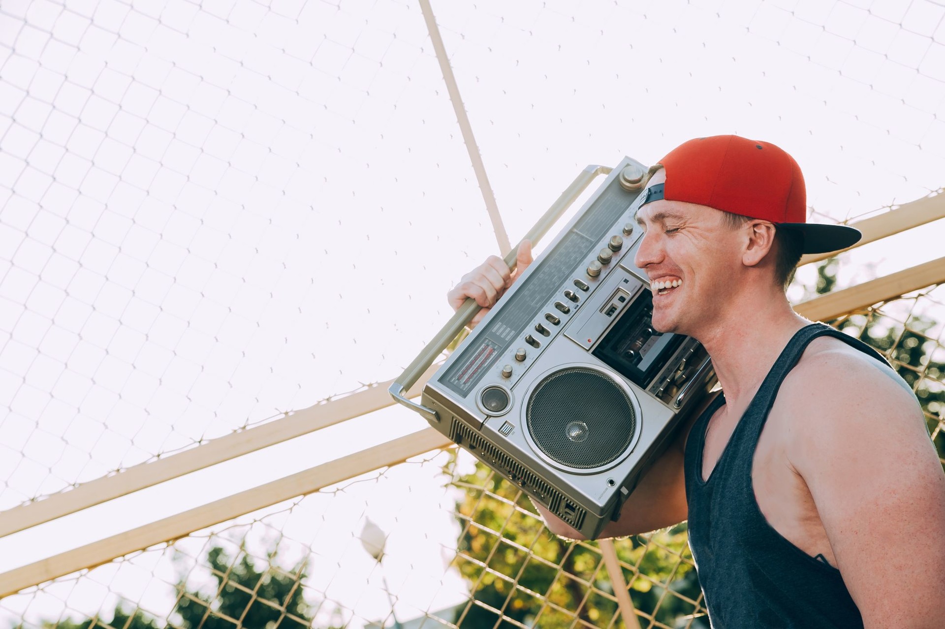 Nešlo by to ticho dát o něco víc nahlas? boombox shutterstock 1267407292 small
